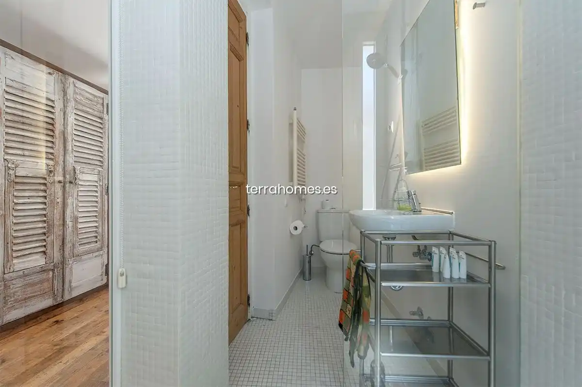 Baño de Dúplex de alquiler en Madrid con Aire acondicionado, Calefacción y Amueblado