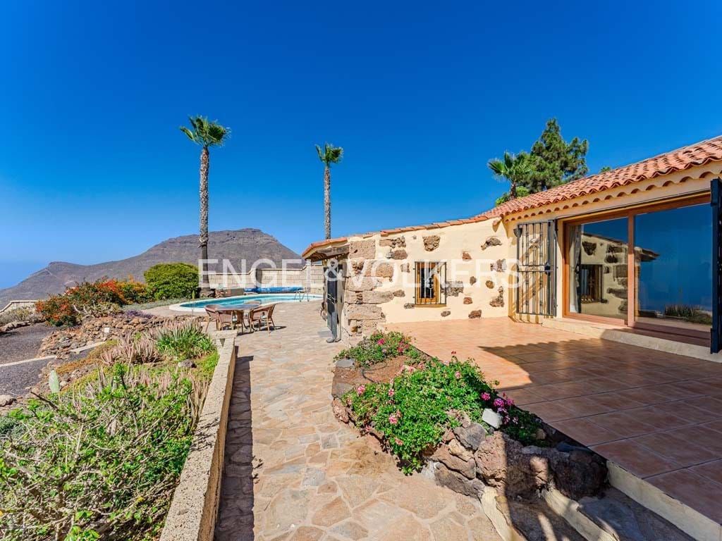 Vista exterior de Casa o xalet en venda en Arona amb Aire condicionat, Terrassa i Piscina