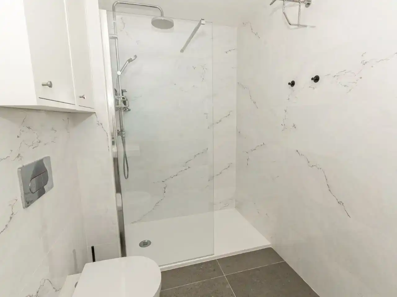 Bany de Apartament de lloguer en Fuengirola amb Aire condicionat, Piscina i Balcó