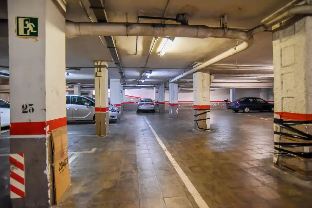 Aparcament de Garatge en venda en Centre - Sant Oleguer