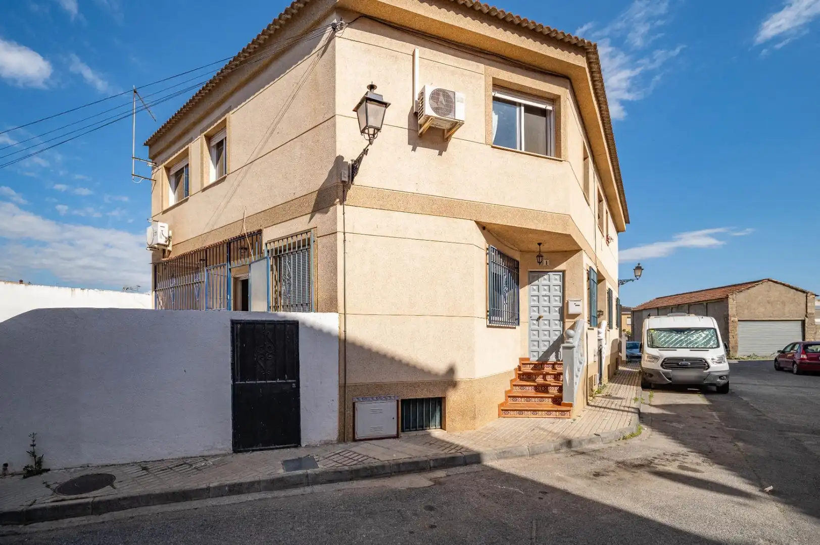 Vista exterior de Casa o xalet en venda en Las Gabias amb Aire condicionat i Balcó