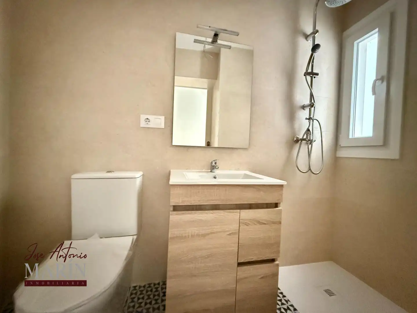 Bany de Apartament en venda en Badajoz amb Terrassa i Balcó