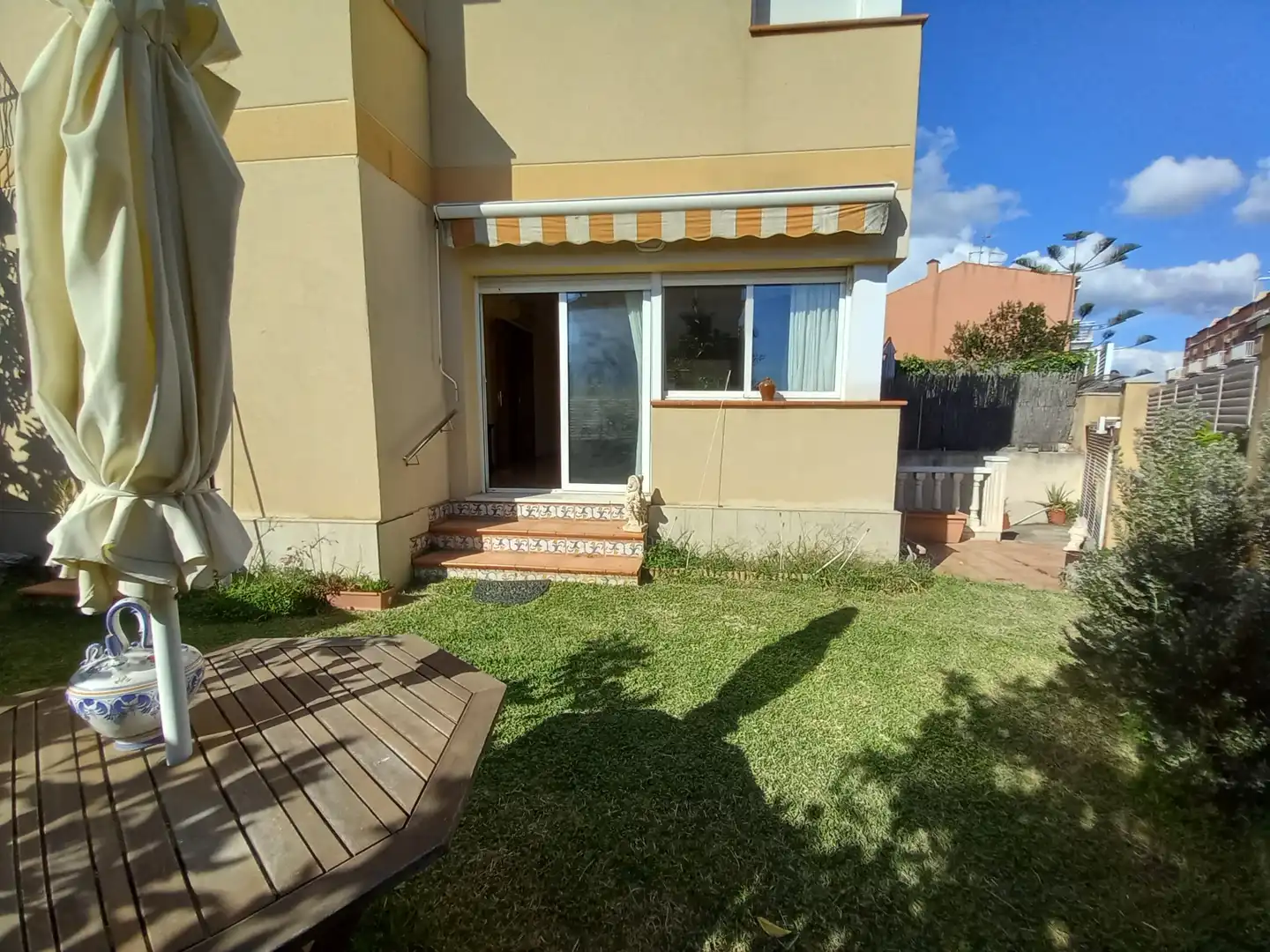 Jardí de Casa o xalet en venda en Vilanova i la Geltrú amb Aire condicionat, Calefacció i Jardí privat