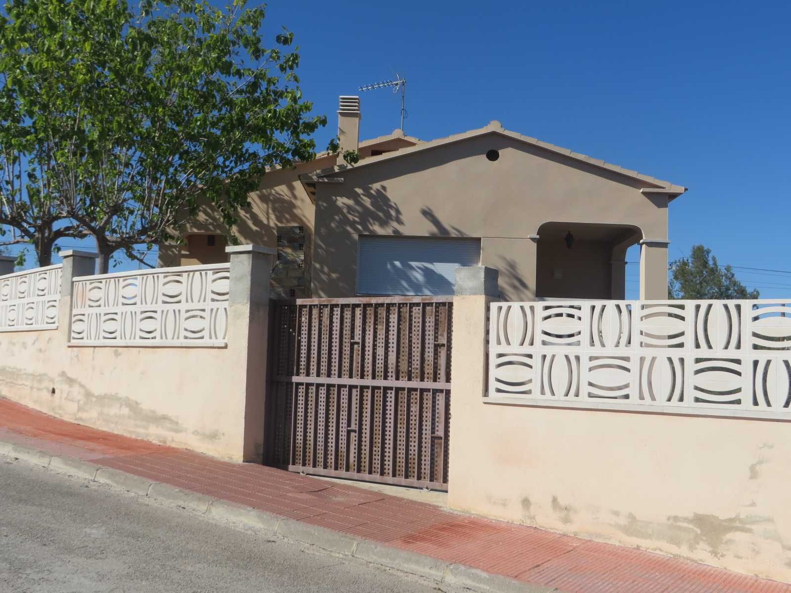 Vista exterior de Casa o xalet en venda en La Pobla de Montornès  