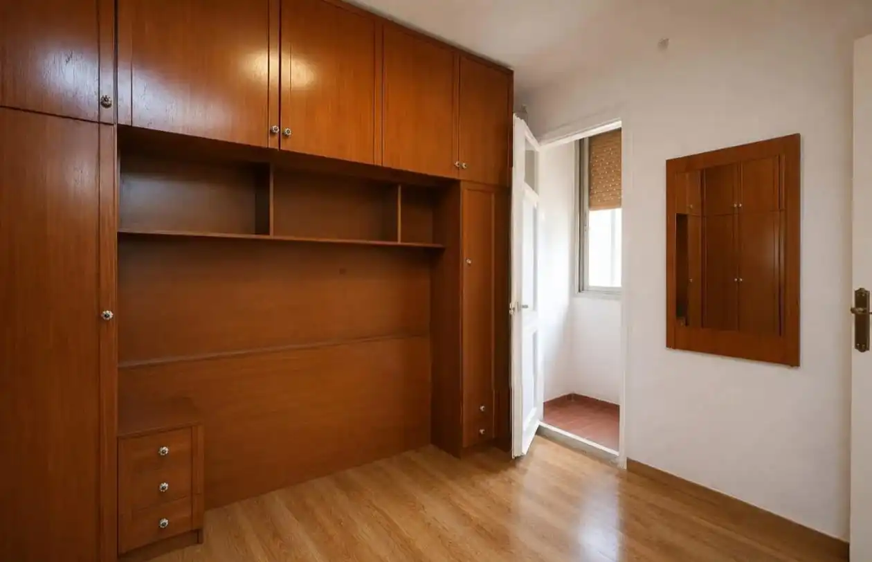 Habitación de Piso en venta en L'Hospitalet de Llobregat con Terraza y Balcón