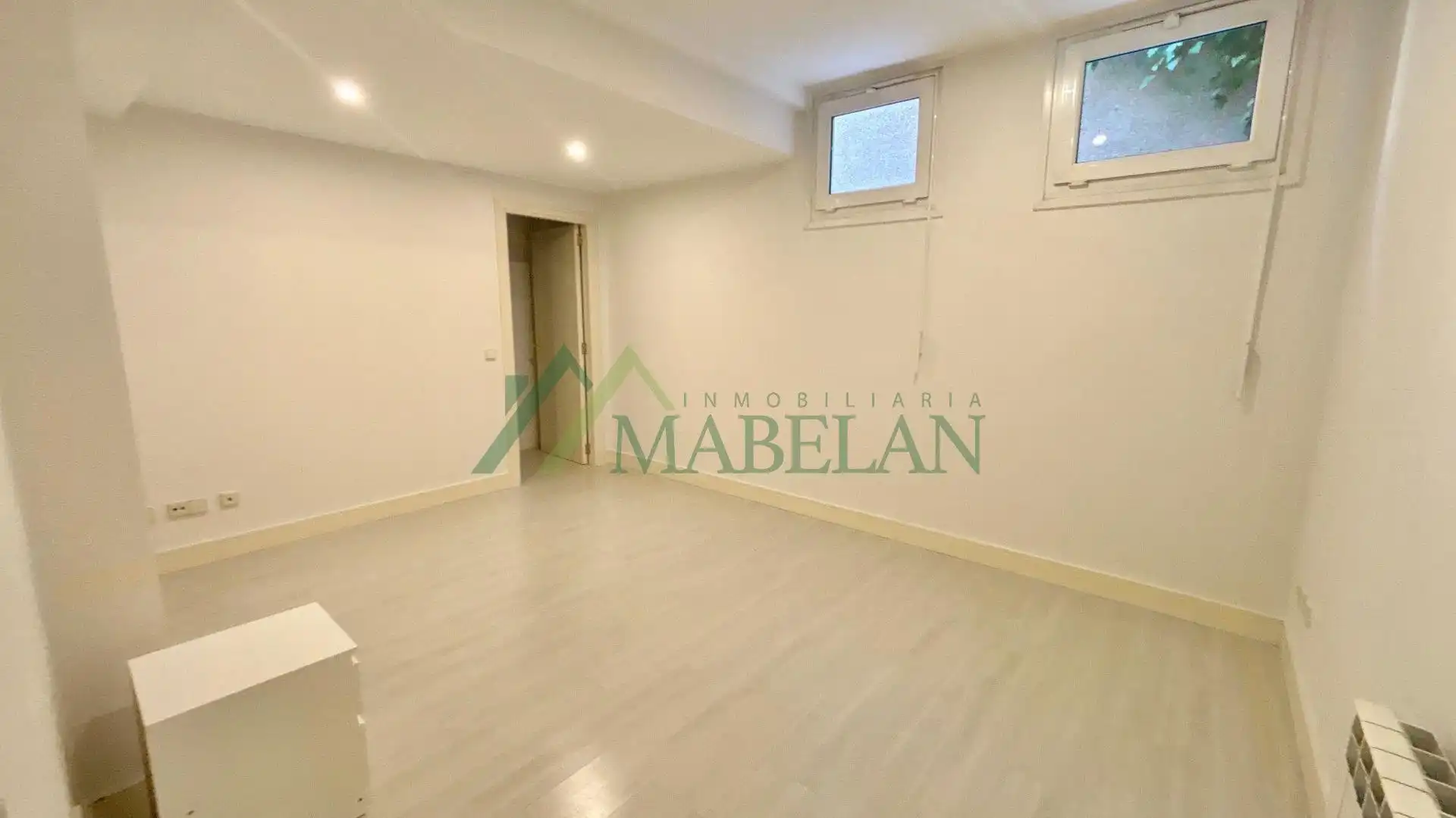 Einfamilien-Reihenhaus zur Miete in Madrid mit Klimaanlage, Privatgarten und Terrasse