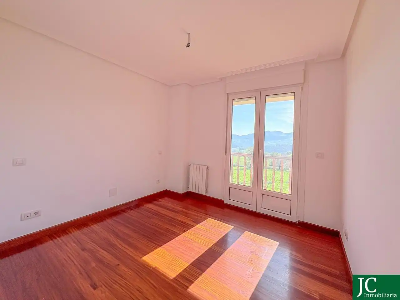 Dormitori de Casa adosada en venda en Ampuero amb Calefacció, Jardí privat i Terrassa