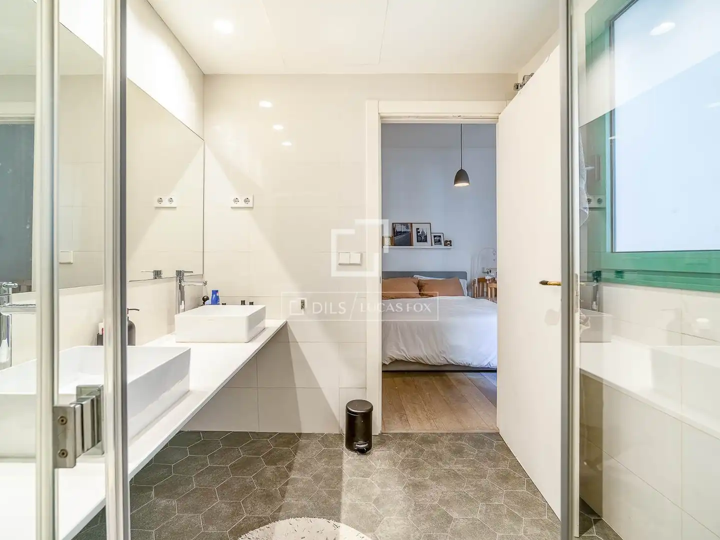 Baño de Piso en venta en Barcelona con Aire acondicionado, Terraza y Balcón