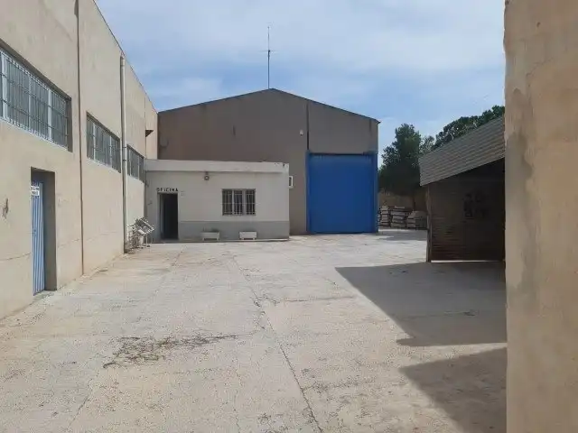 Vista exterior de Nau industrial de lloguer en Elda