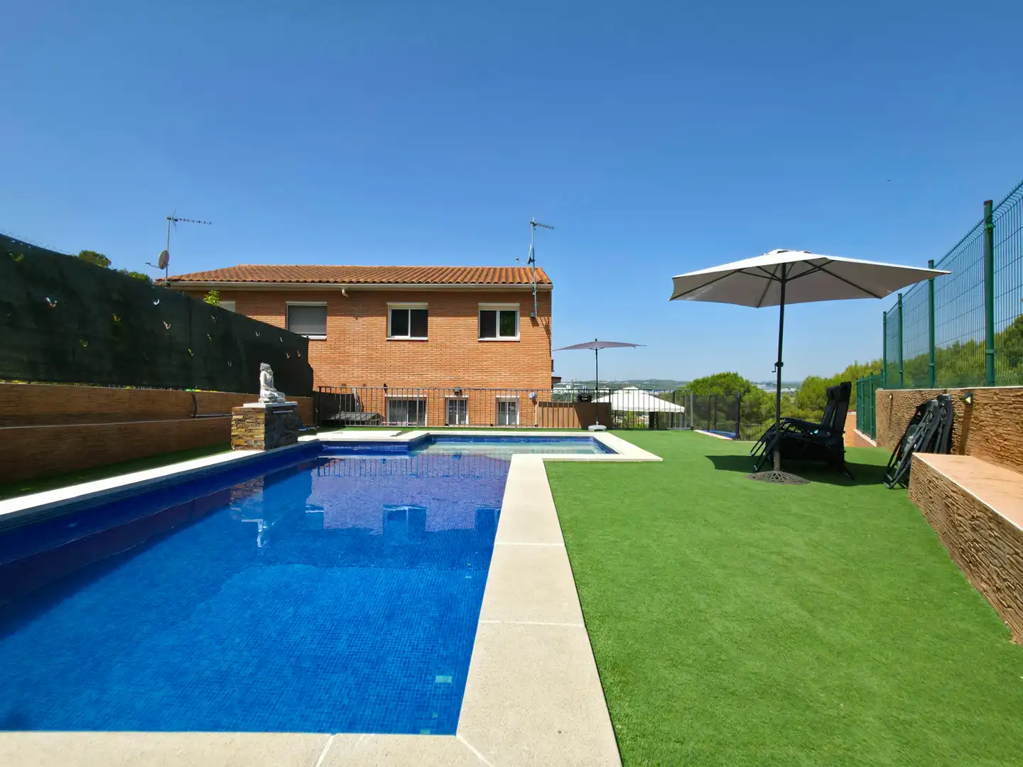 Piscina de Casa o chalet en venta en Abrera con Aire acondicionado, Calefacción y Jardín privado