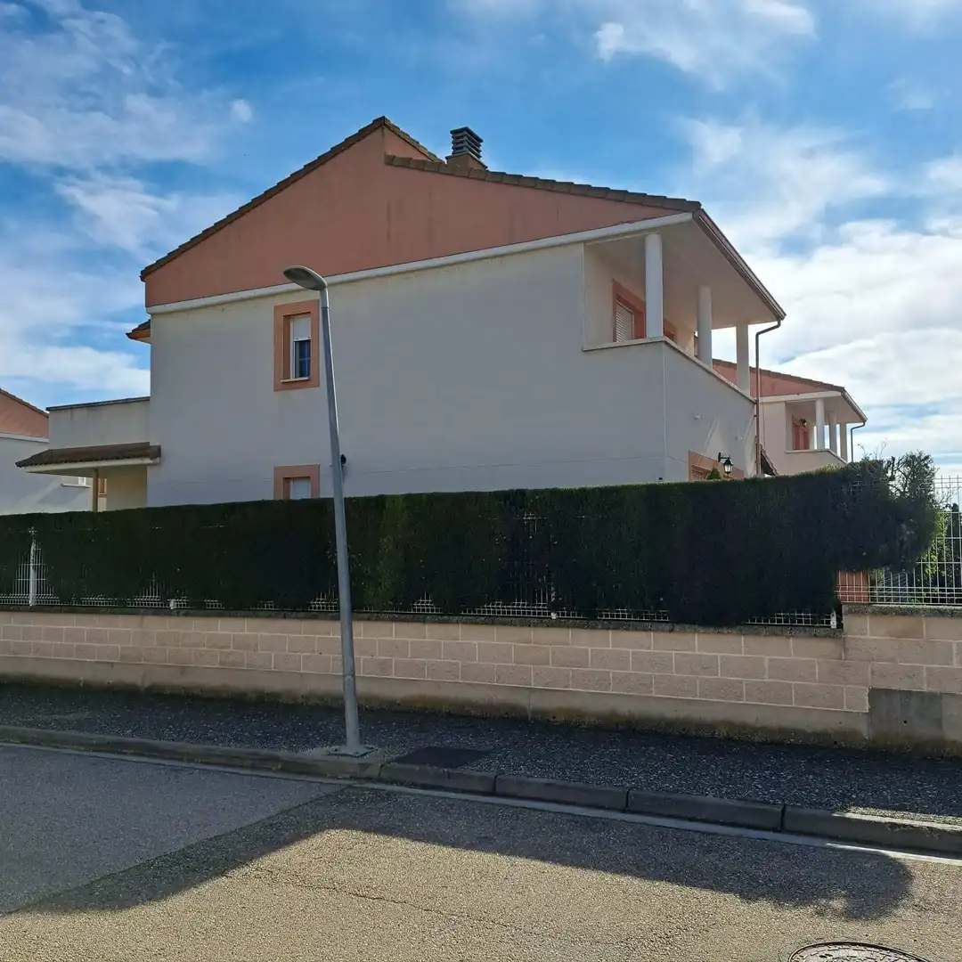 Exterior view of Houses for sale in Siétamo  with Air Conditioner, Heating and Private garden