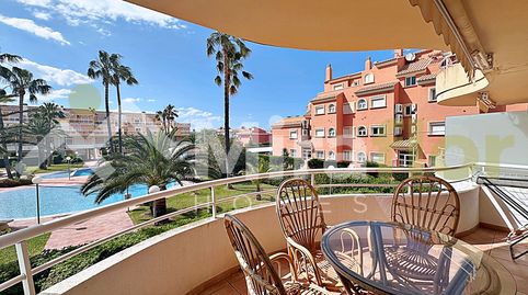 Su residencia de lujo con piscina y jardín: apartamento en primera planta con terraza privada.