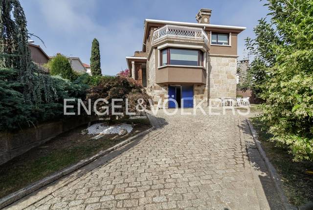 Casa-chalet en Venta en Coia