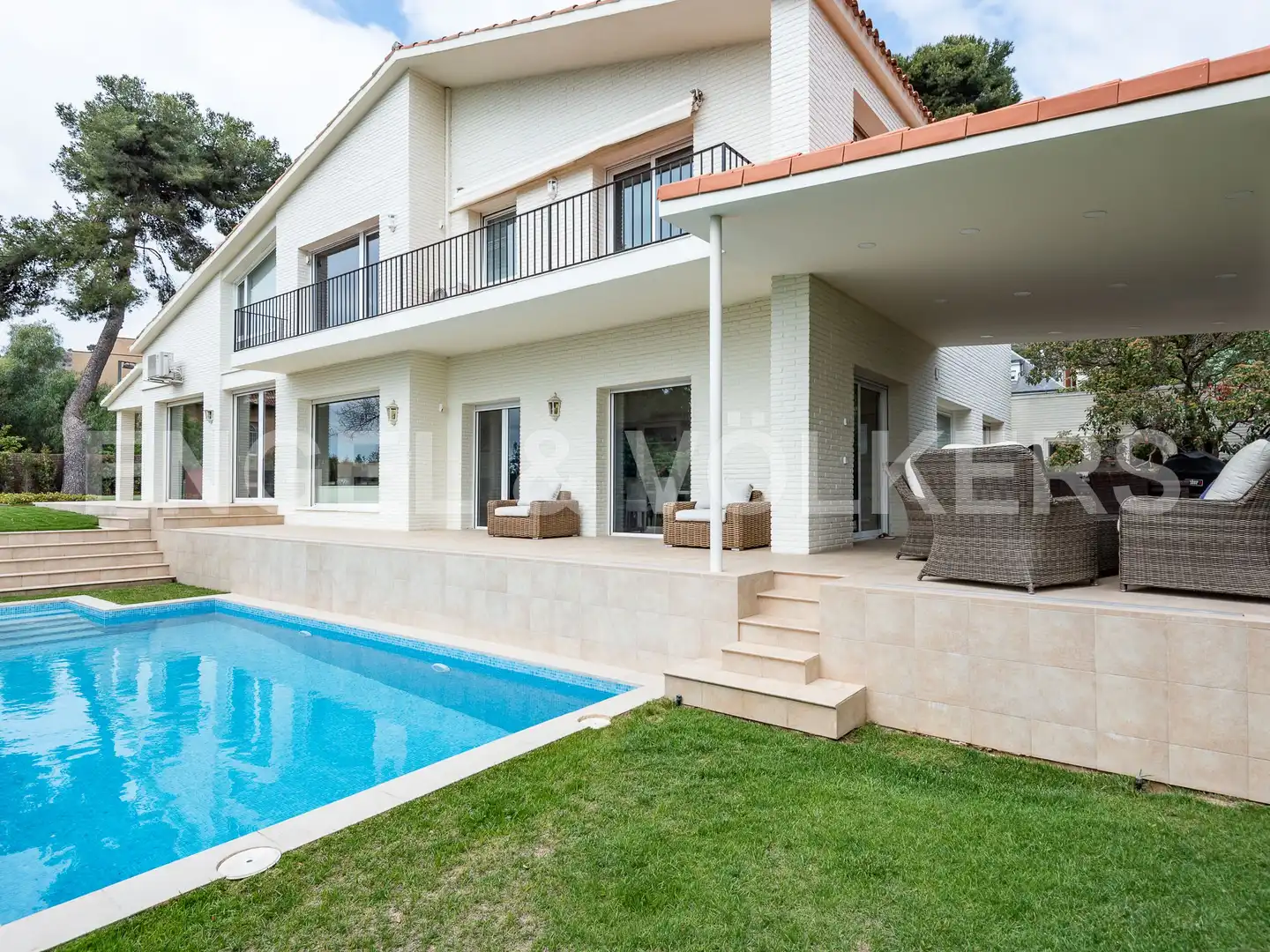 Vista exterior de Casa o xalet de lloguer en Barcelona amb Aire condicionat, Calefacció i Jardí privat