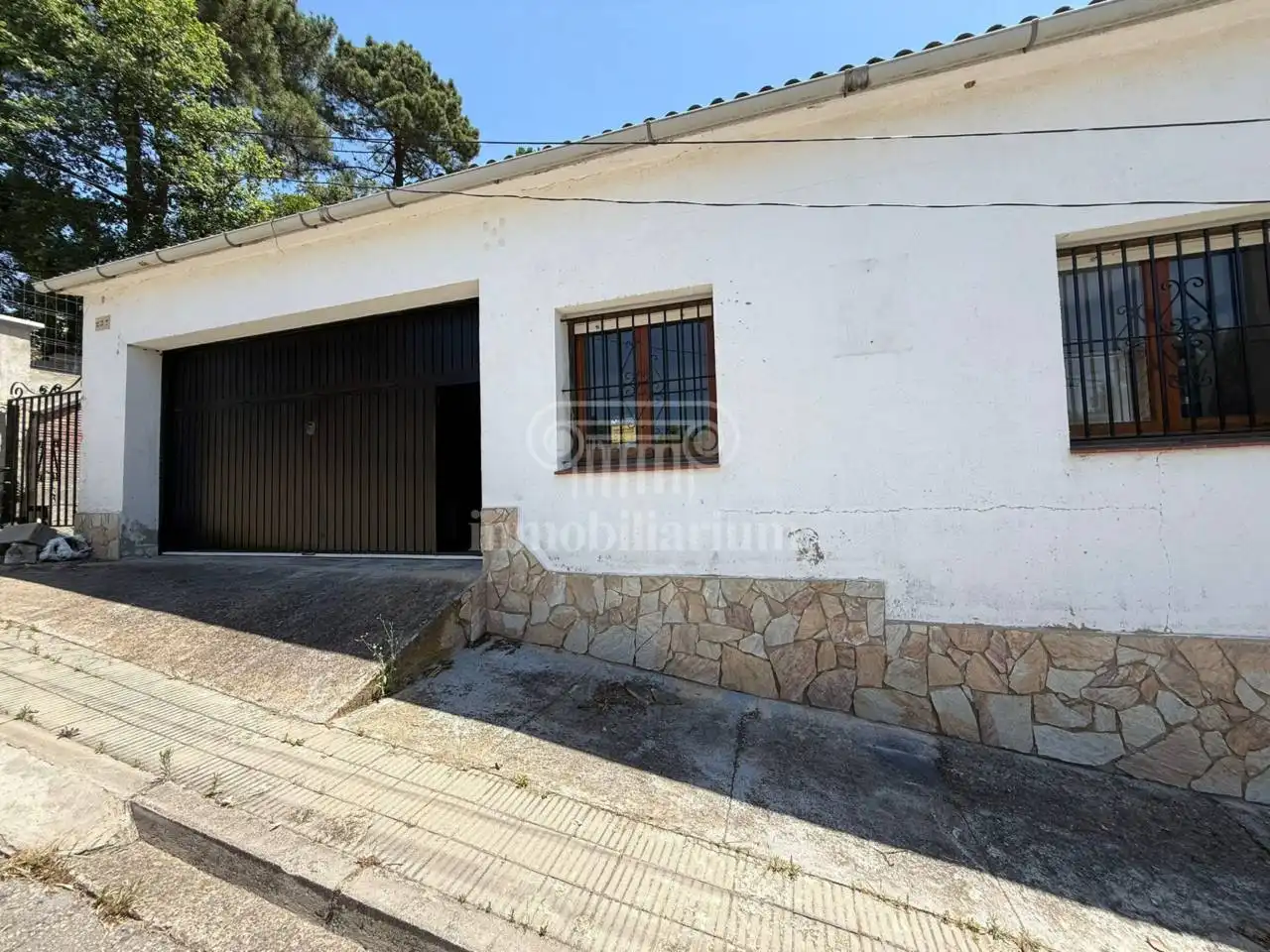 Vista exterior de Casa o xalet en venda en Vidreres amb Aire condicionat, Jardí privat i Parquet