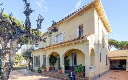 Vista exterior de Casa o xalet en venda en Castelldefels amb Aire condicionat, Calefacció i Jardí privat