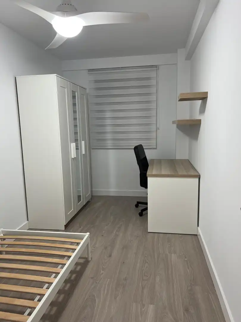 Habitación de Piso de alquiler en Sevilla con Aire acondicionado, Terraza y Amueblado