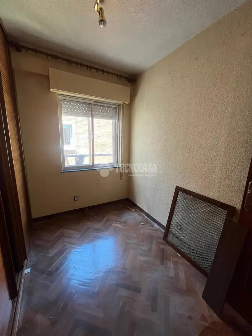 Habitación de Piso en venta en Madrid con Calefacción y Terraza