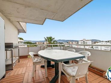 Piso con piscina en venta en Avinguda Port Canigó 15