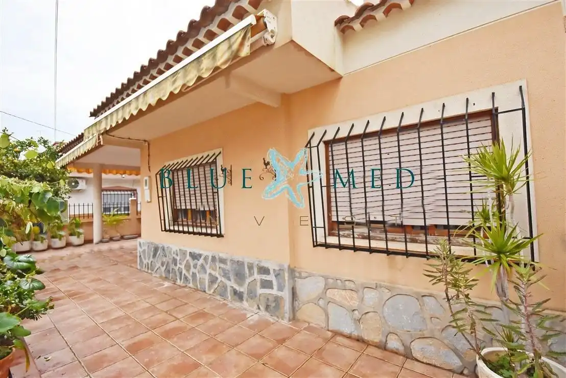 Vista exterior de Casa o xalet en venda en Mazarrón amb Aire condicionat, Calefacció i Terrassa