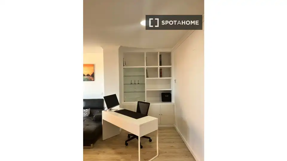 Schlafzimmer von Wohnung zur Miete in Valencia mit Klimaanlage, Heizung und Möbliert