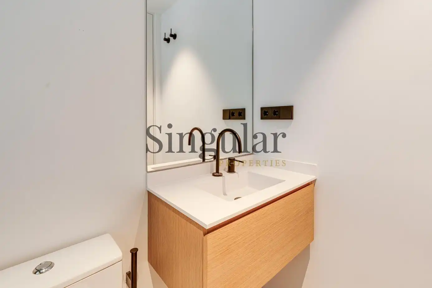 Baño de Piso de alquiler en Barcelona con Calefacción, Jardín privado y Terraza