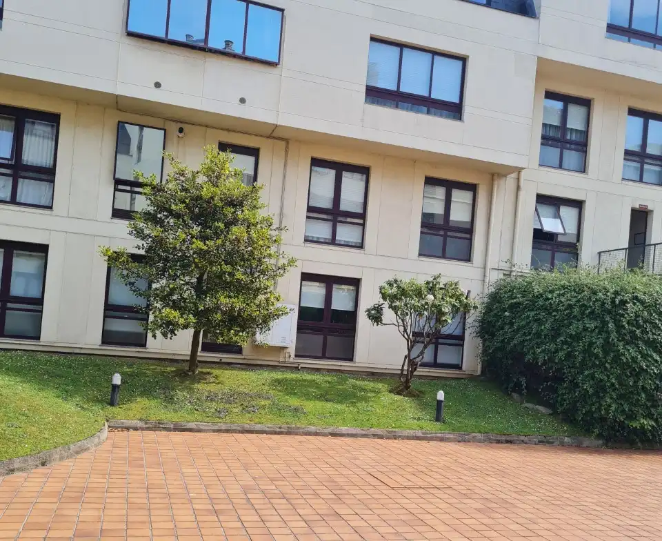 Vista exterior de Dúplex en venda en A Coruña Capital  amb Parquet, Moblat i Forn