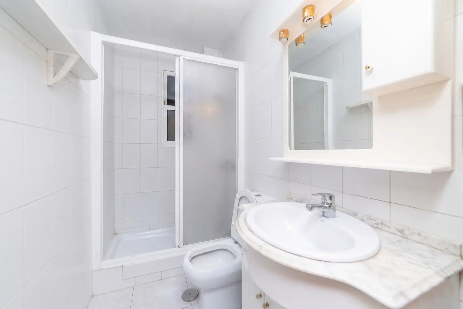 Badezimmer von Wohnung zum Verkauf in Leganés mit Terrasse