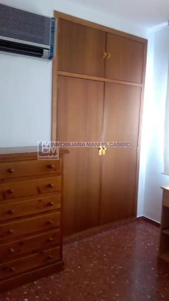 Dormitori de Pis de lloguer en Cáceres amb Aire condicionat, Calefacció i Terrassa