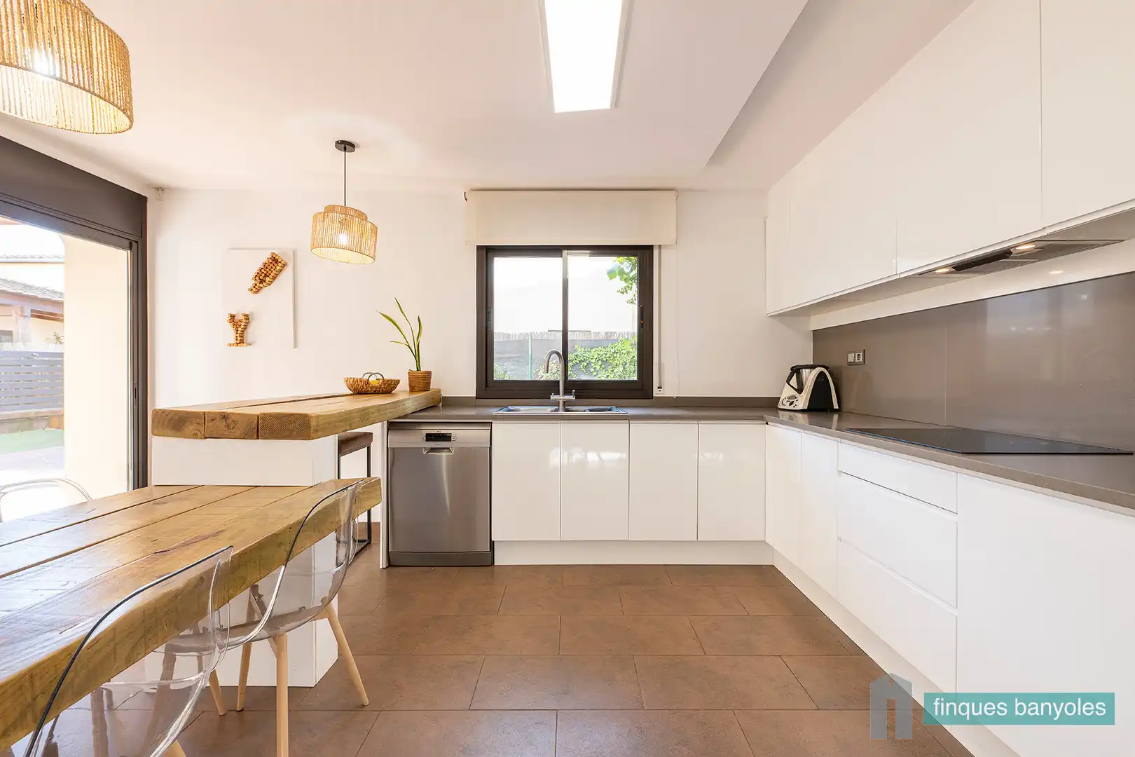 Cocina de Casa adosada en venta en Porqueres con Aire acondicionado, Calefacción y Jardín privado