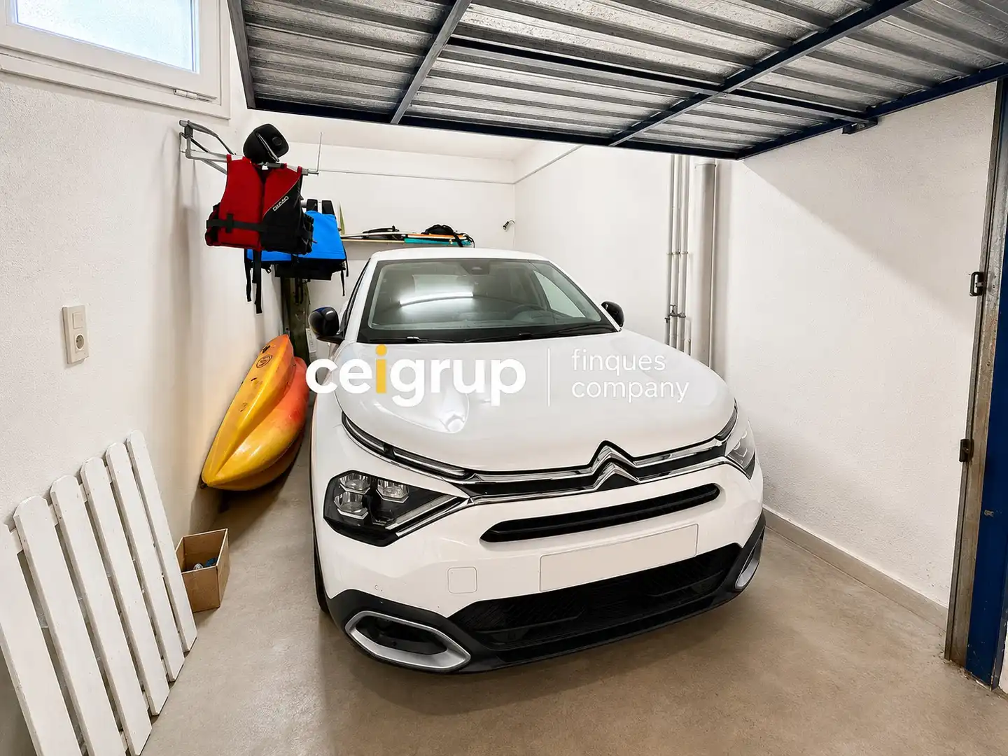 Parking de Planta baja en venta en Llançà con Terraza, Trastero y Piscina