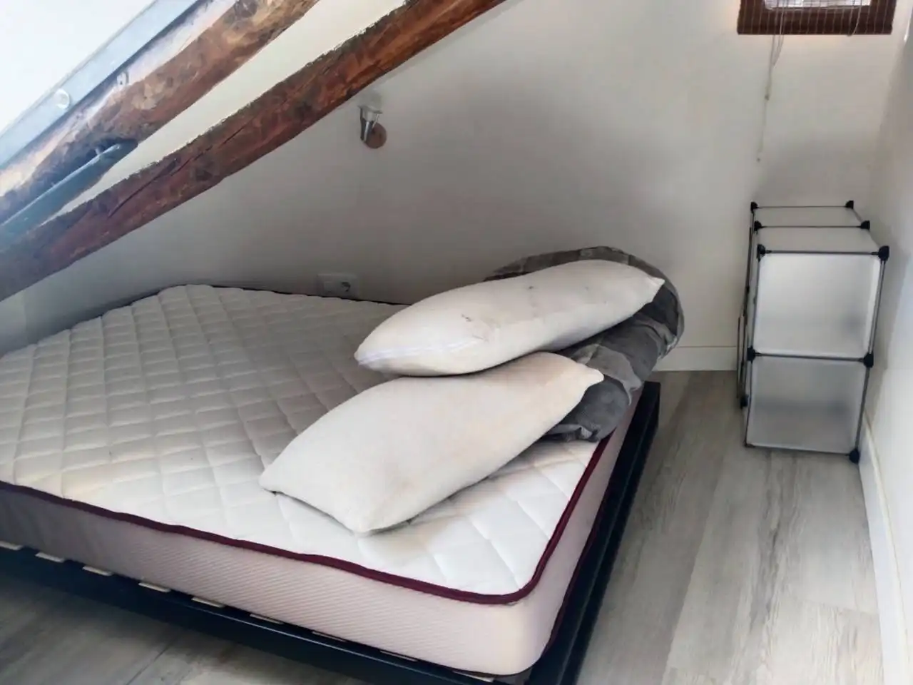 Bedroom of Apartments for rent in Burgos  with Heating, Parquet flooring and Furnished