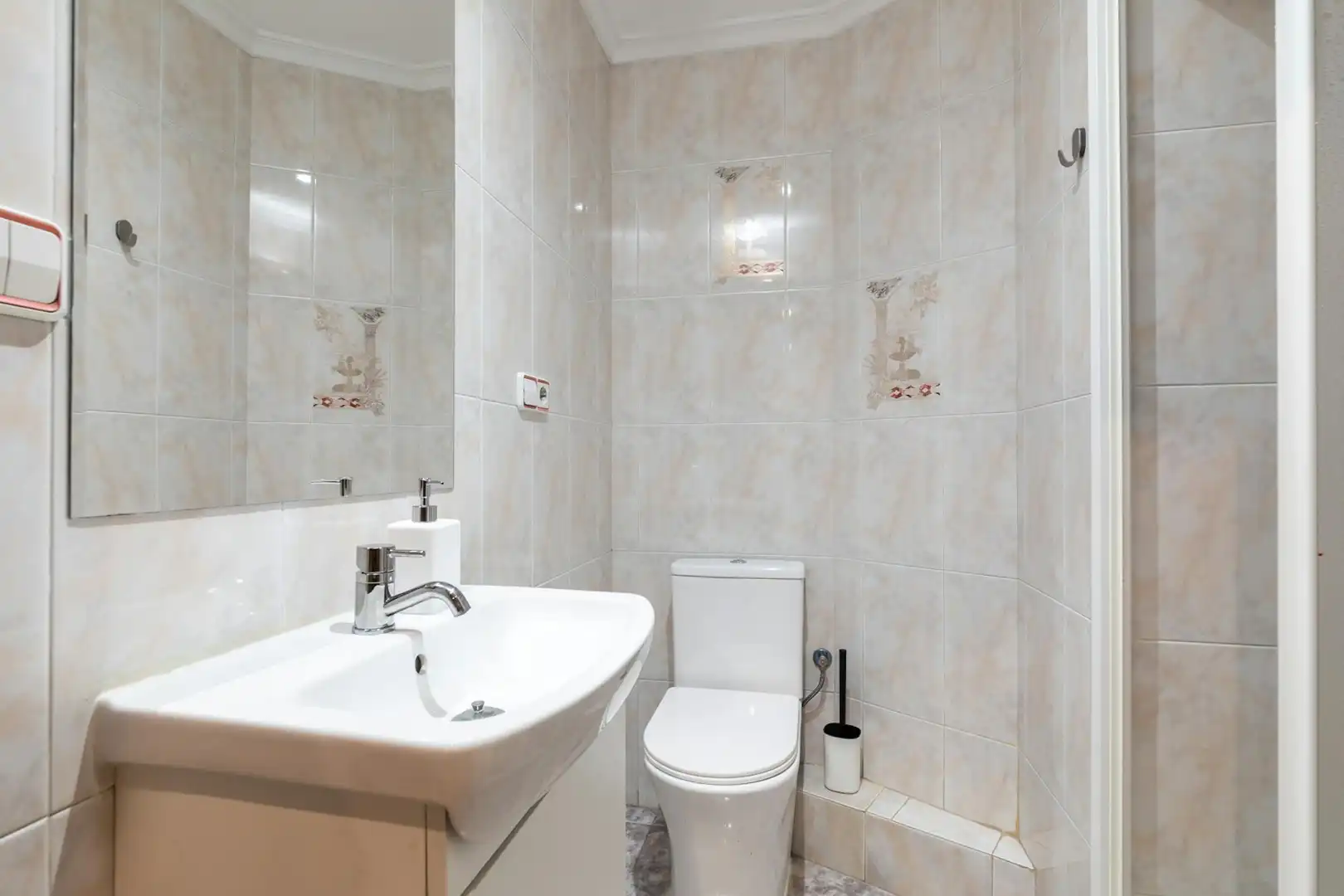 Bathroom of Flat for share in Valencia  with Heating and Washing machine