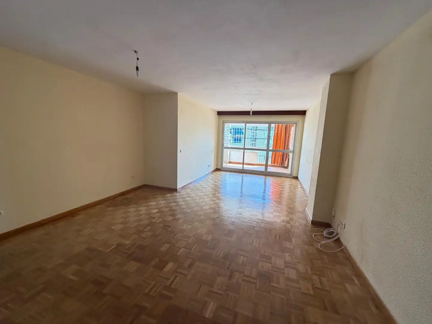 Sala d'estar de Pis de lloguer en Sevilla amb Aire condicionat i Terrassa