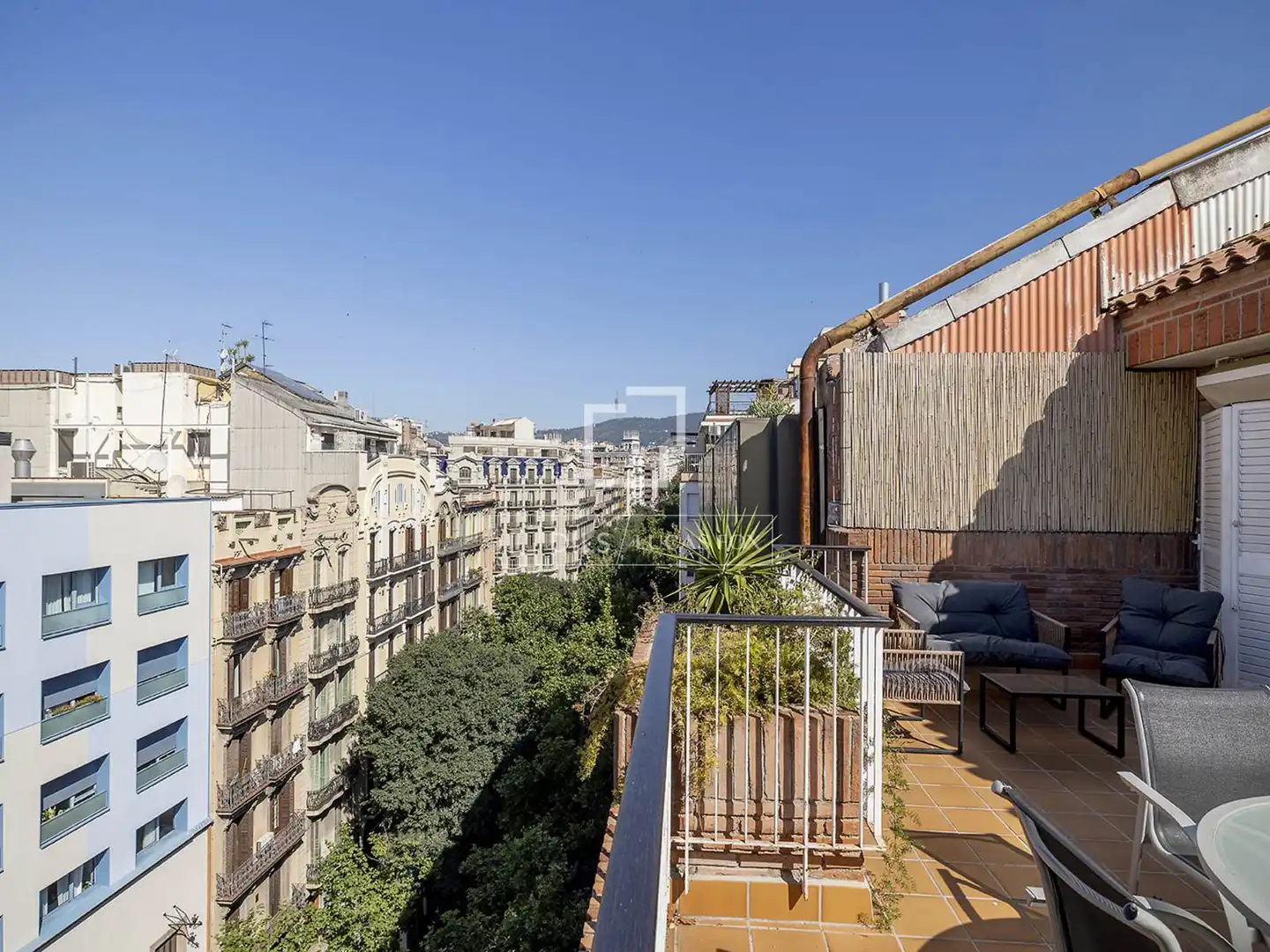 Vista exterior de Àtic de lloguer en Barcelona amb Aire condicionat, Calefacció i Parquet