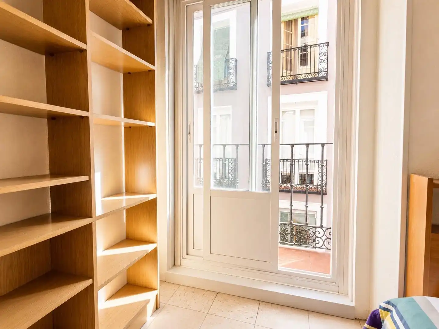 Flat with terrace for sale in Calle de la Luna, imagen 3