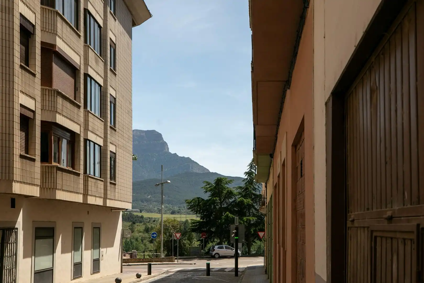 Exterior view of Flat for sale in Jaca  with Heating, Parquet flooring and Terrace