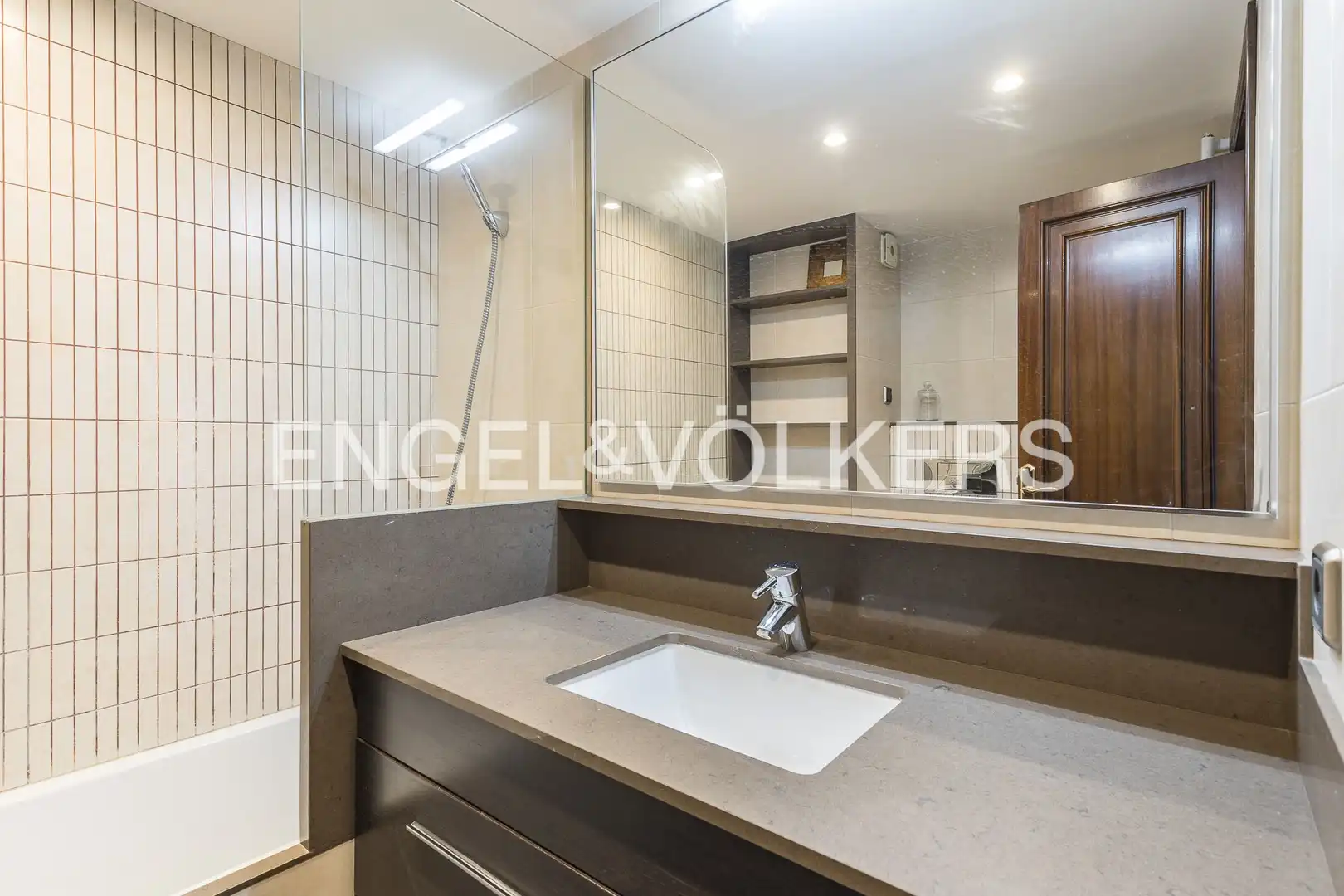 Bany de Pis de lloguer en Barcelona amb Calefacció, Parquet i Piscina