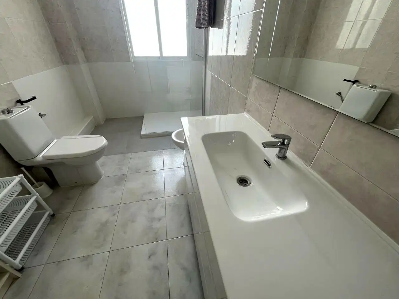 Baño de Apartamento de alquiler en Madrid con Aire acondicionado, Calefacción y Parquet