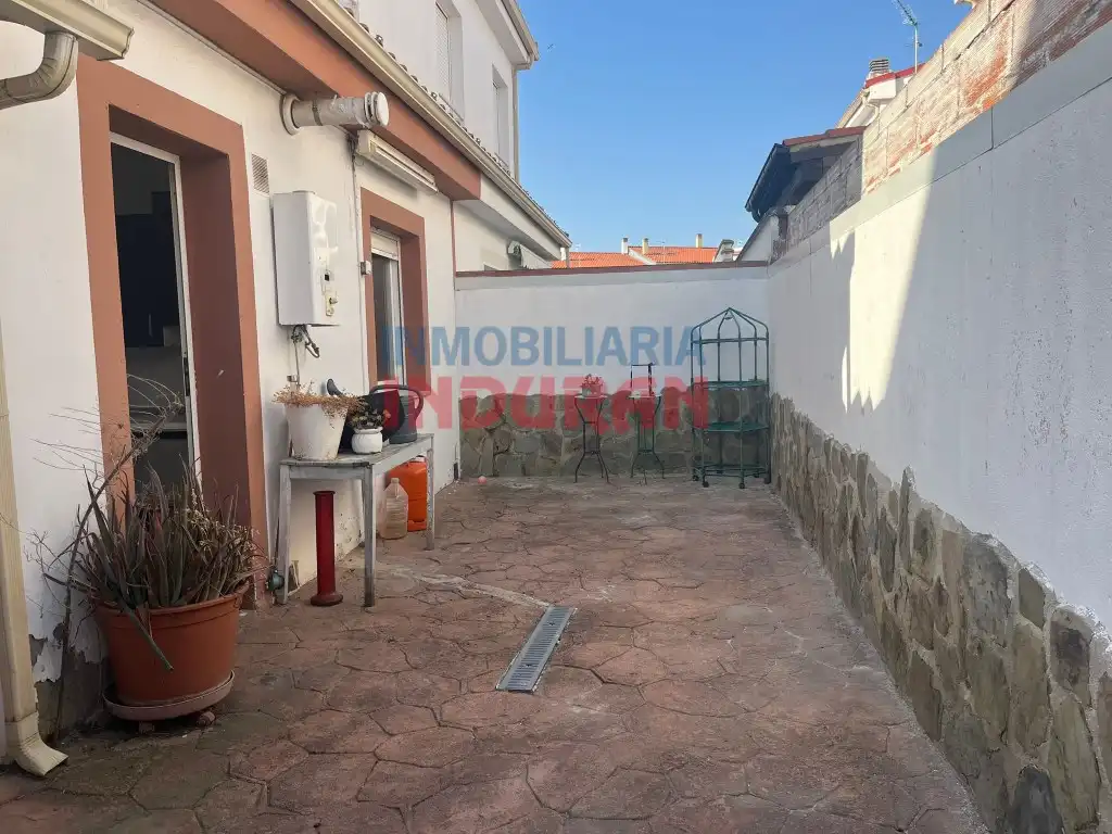 Vista exterior de Casa adosada en venda en Peraleda de la Mata