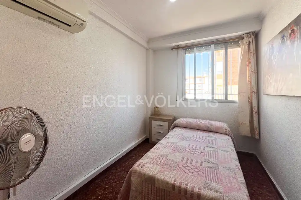Habitación de Ático de alquiler en Sueca con Aire acondicionado, Calefacción y Jardín privado