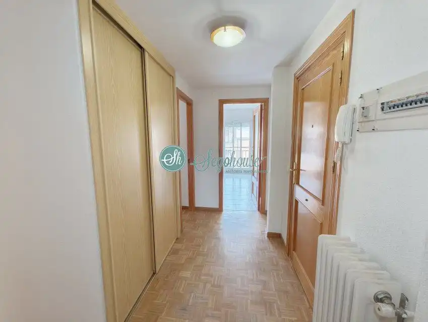 Piso en venta en San Cristóbal de Segovia con Calefacción, Trastero y Balcón