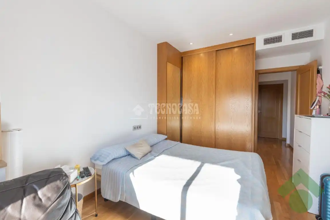 Habitación de Piso en venta en Granada con Aire acondicionado, Calefacción y Piscina comunitaria