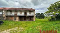 Vista exterior de Casa o xalet en venda en Torrelavega  amb Jardí privat