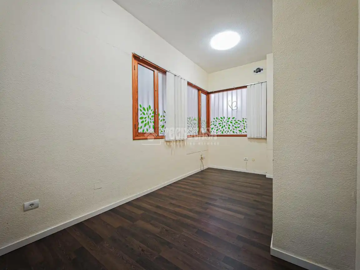 Commercial properties for sale in Arona  with Furnished