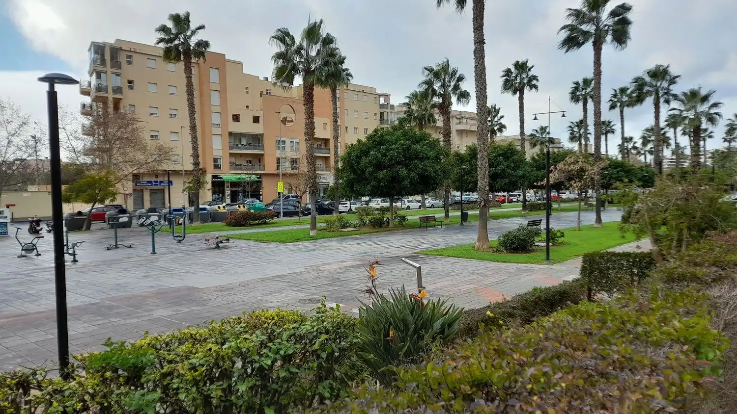 Außenansicht von Wohnung zum Verkauf in Málaga mit Klimaanlage, Privatgarten und Terrasse