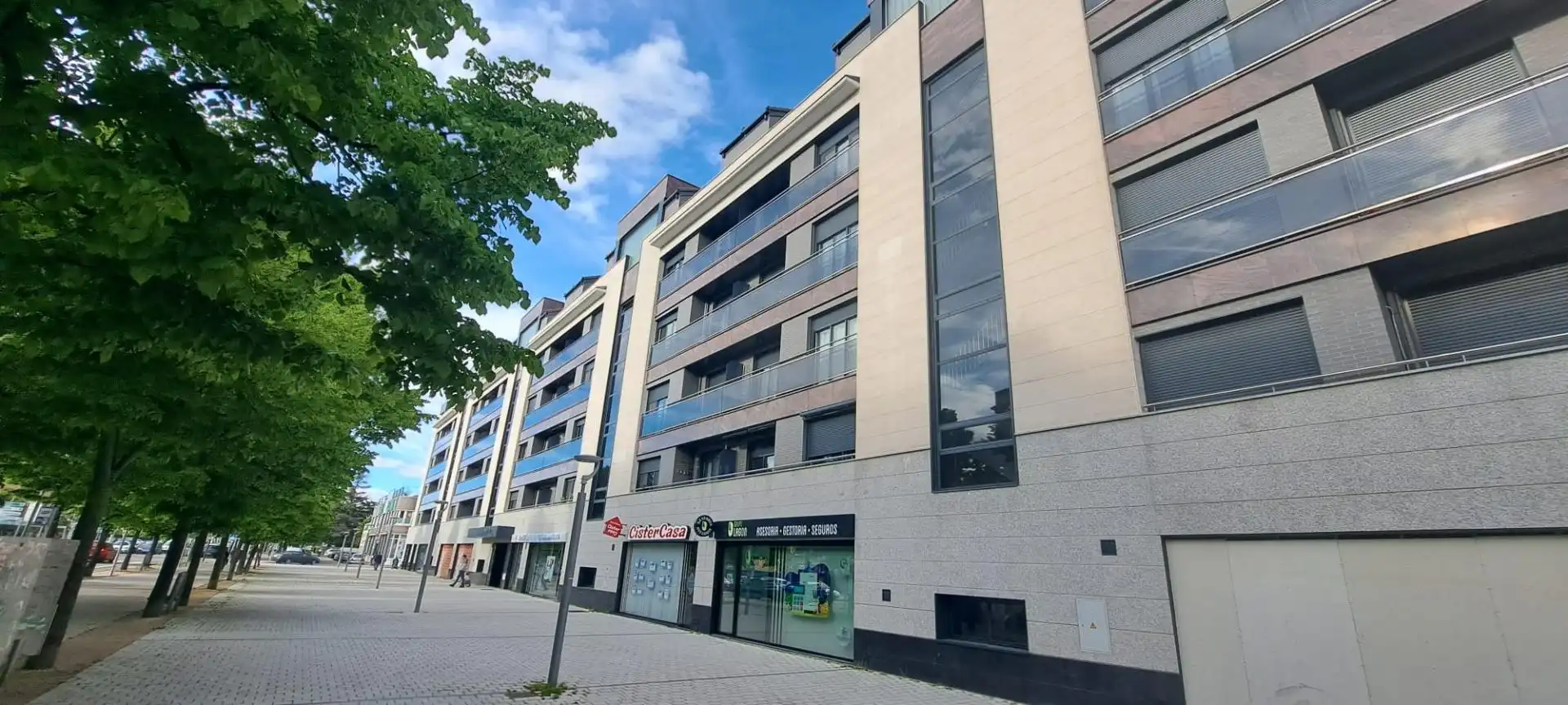 Local comercial en venta en Avenida MADRID