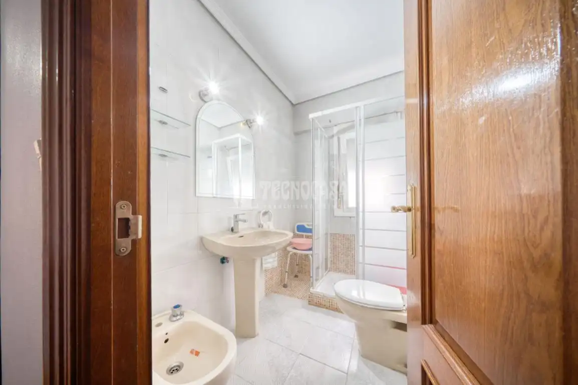 Baño de Piso en venta en Valladolid con Calefacción, Parquet y Terraza