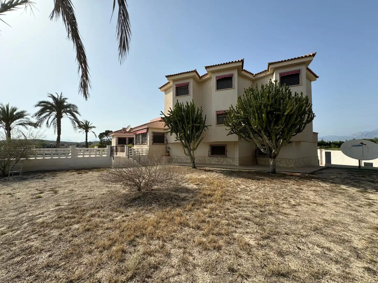 Vista exterior de Casa o xalet en venda en Alicante / Alacant amb Calefacció, Jardí privat i Terrassa