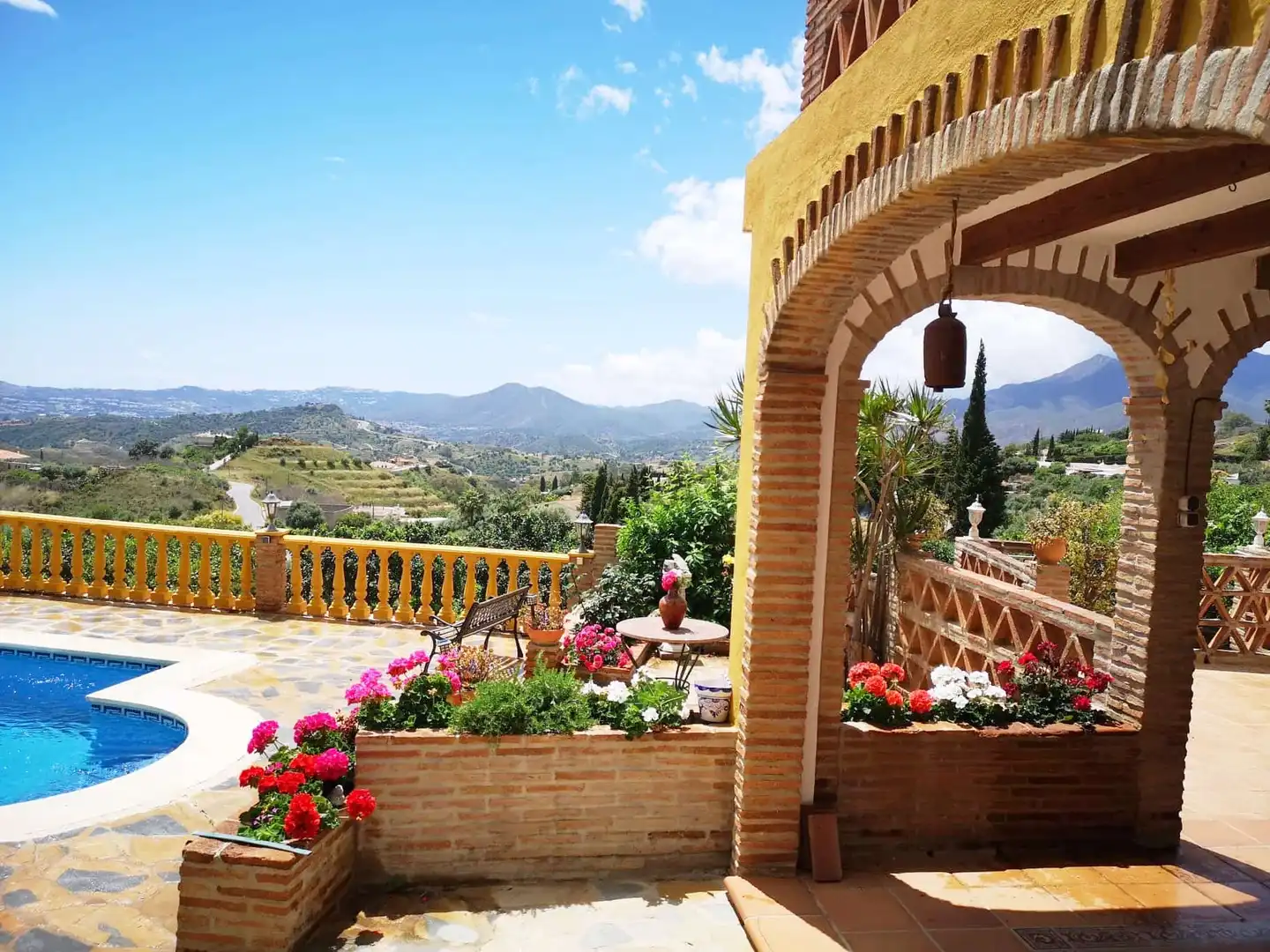 Chalet con piscina en venta en Camino de Valtocado 23